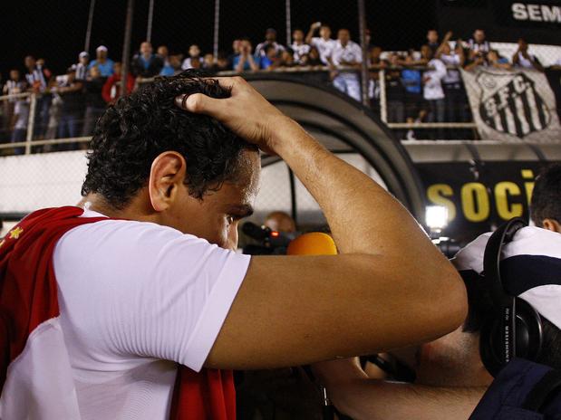 Ganso sofre lesão na coxa e está fora por tempo indeterminado. Verdade ou Mentira ?