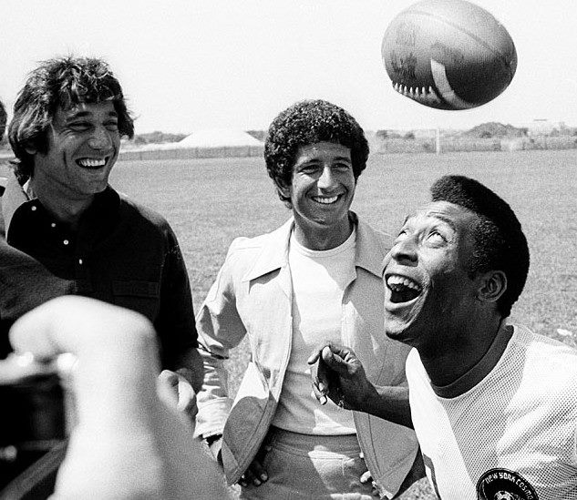 Pelé com o falescido Giorgio Chinaglia